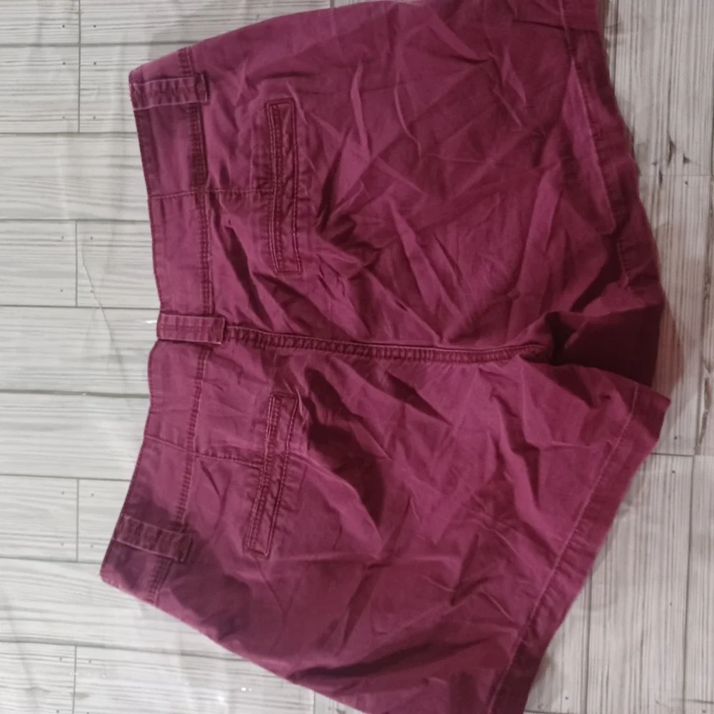 Maurices Womens Burgundy Maroon Chino Shorts Size 7/8 Stretch Cotton Casual